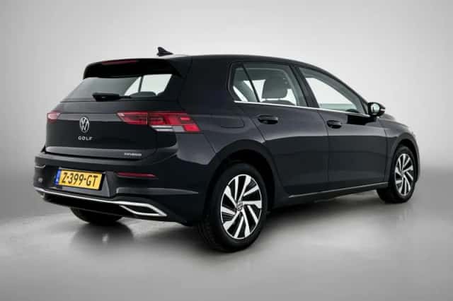 Volkswagen Golf (2023) thumbnail 4