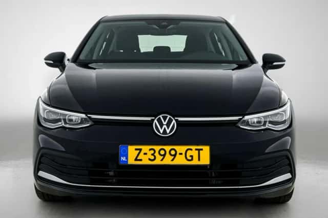 Volkswagen Golf (2023) thumbnail 5