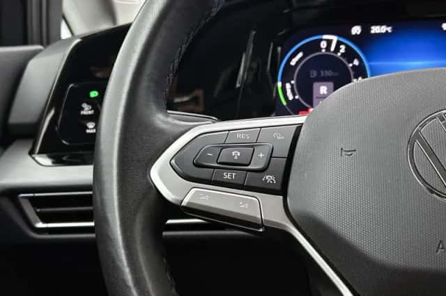 Volkswagen Golf (2023) thumbnail 6