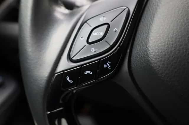 Toyota C-HR (2021) thumbnail 18