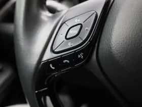Toyota C-HR (2021) thumbnail 18