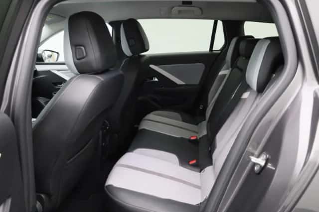 Opel Astra (2023) thumbnail 10