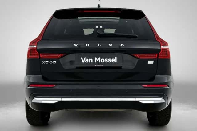 Volvo XC60 (2023) thumbnail 3