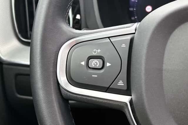 Volvo XC60 (2023) thumbnail 6