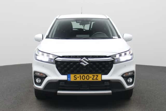 Suzuki S-Cross (2023) thumbnail 3