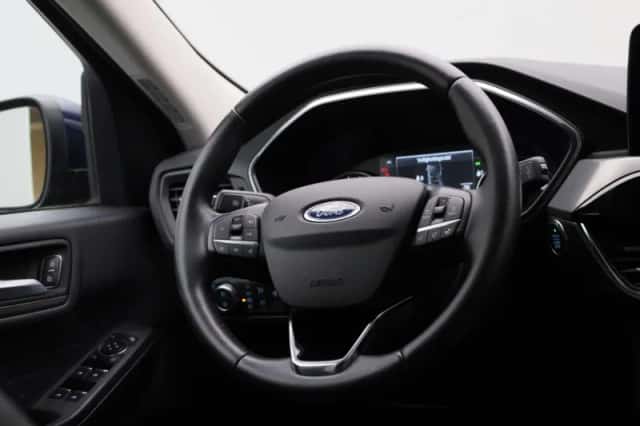 Ford Kuga (2021) thumbnail 36