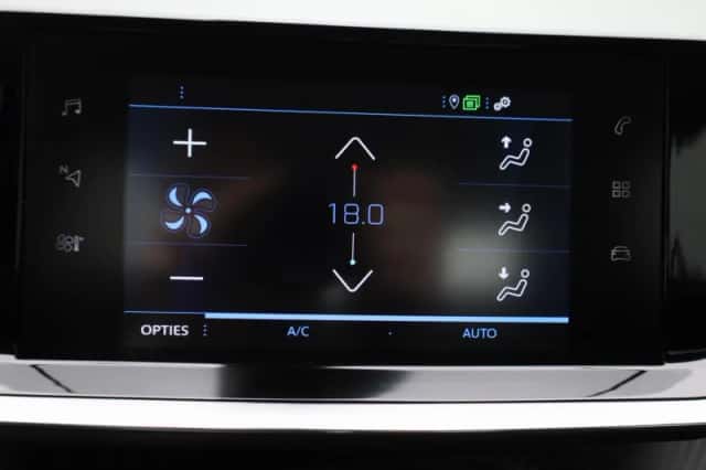 Peugeot 2008 (2022) thumbnail 25