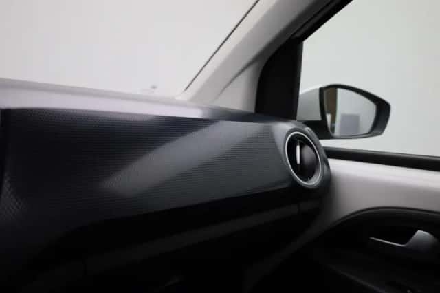 Volkswagen Up! (2019) thumbnail 15