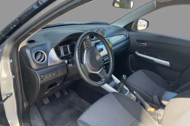 Suzuki Vitara (2015) thumbnail 5