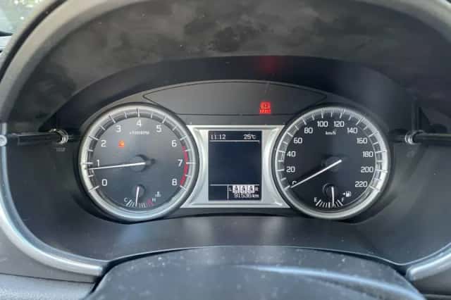 Suzuki Vitara (2015) thumbnail 6