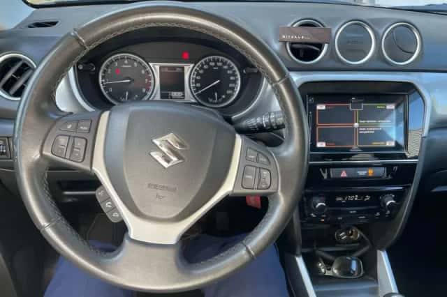 Suzuki Vitara (2015) thumbnail 7
