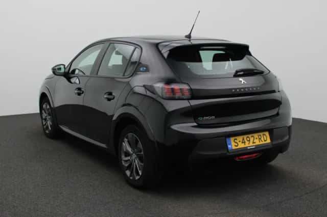 Peugeot e-208 (2023) thumbnail 2