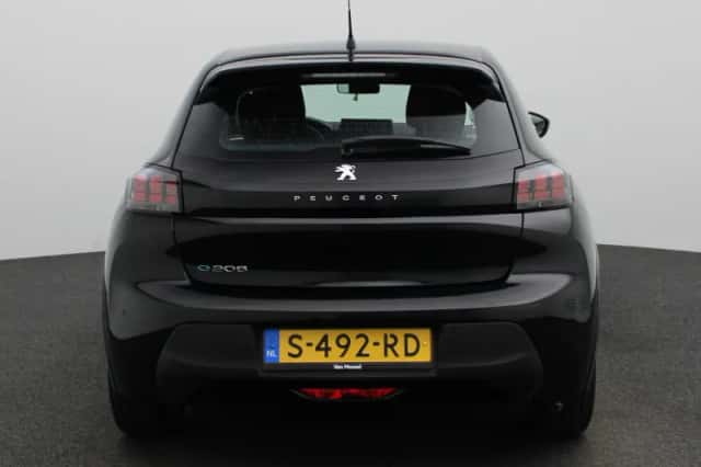 Peugeot e-208 (2023) thumbnail 5