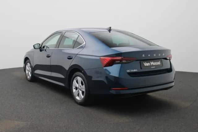 Škoda Octavia (2022) thumbnail 2