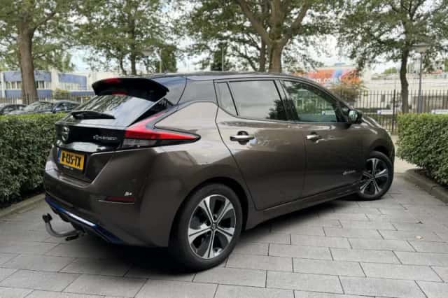 Nissan Leaf (2020) thumbnail 2