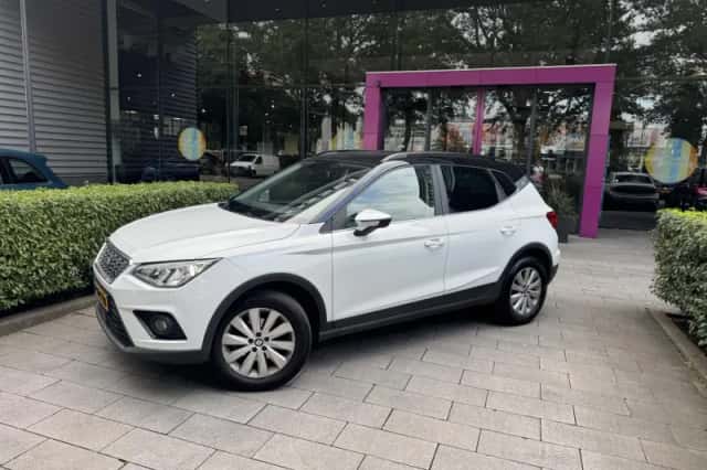 SEAT Arona (2018) thumbnail 2