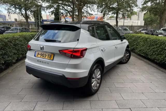 SEAT Arona (2018) thumbnail 3