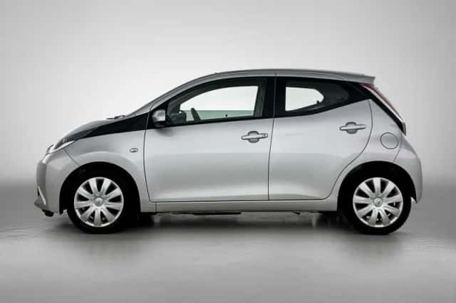 Toyota Aygo (2017) thumbnail 2