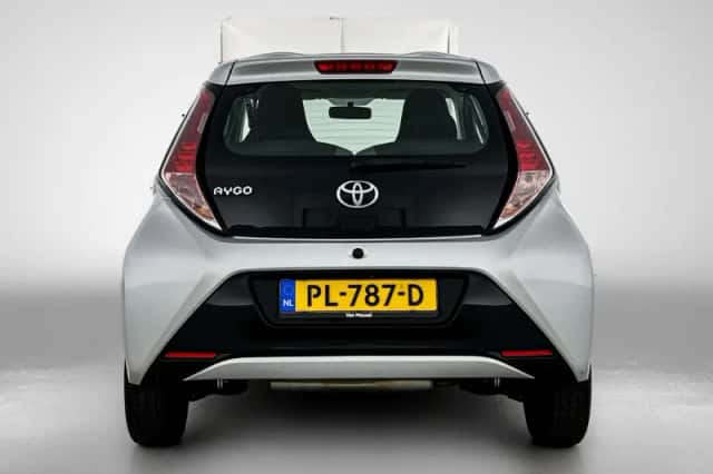 Toyota Aygo (2017) thumbnail 3