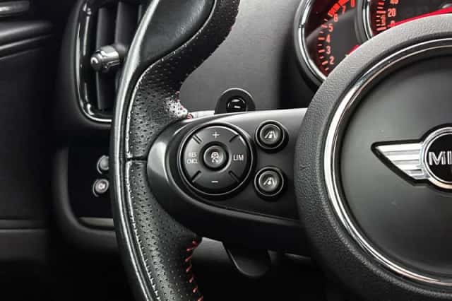 MINI Countryman (2018) thumbnail 6