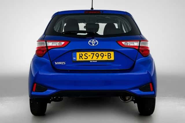 Toyota Yaris (2018) thumbnail 3