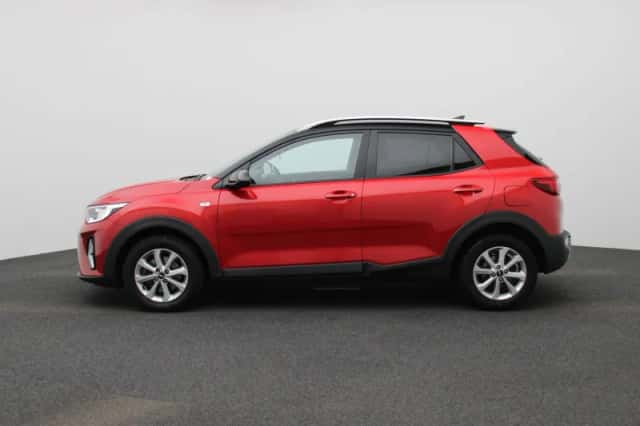 Kia Stonic (2021) thumbnail 4
