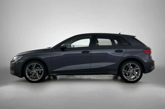 Audi A3 (2022) thumbnail 2