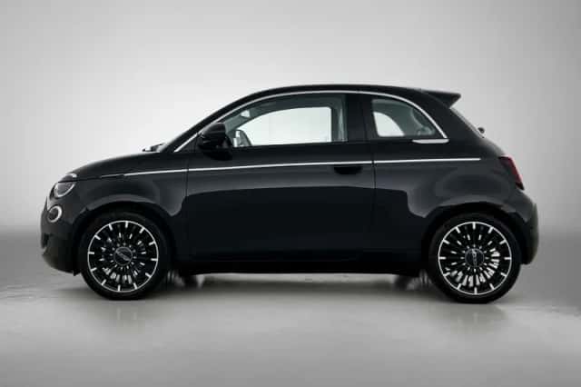 Fiat 500e (2023) thumbnail 2
