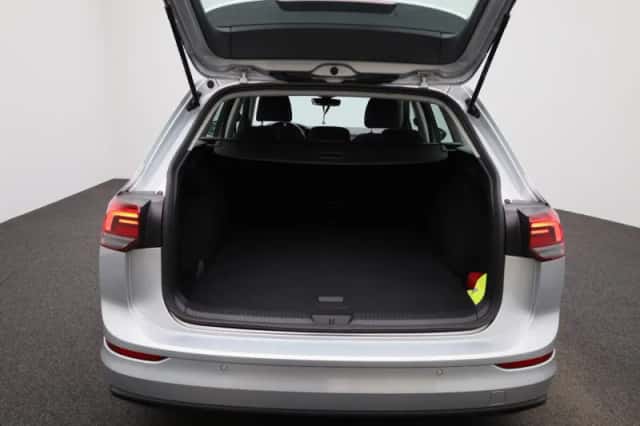 Volkswagen Golf (2022) thumbnail 11