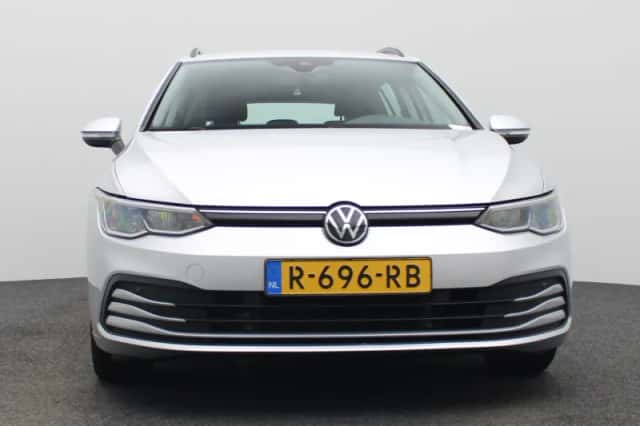 Volkswagen Golf (2022) thumbnail 3
