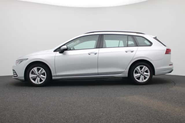 Volkswagen Golf (2022) thumbnail 4