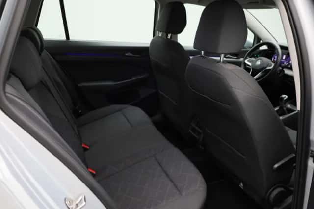 Volkswagen Golf (2022) thumbnail 31