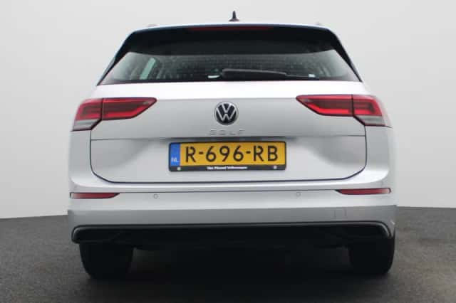Volkswagen Golf (2022) thumbnail 5