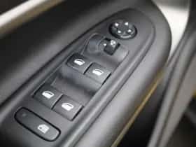 Jeep Avenger (2023) thumbnail 34
