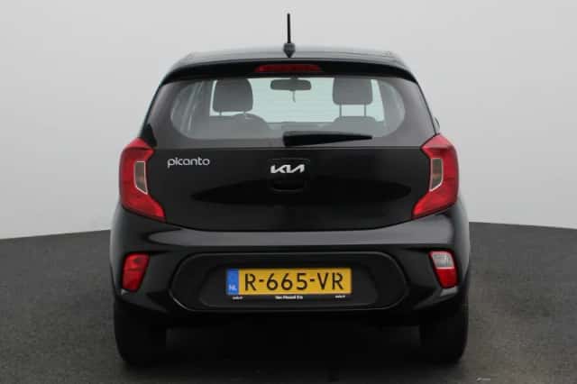 Kia Picanto (2022) thumbnail 5