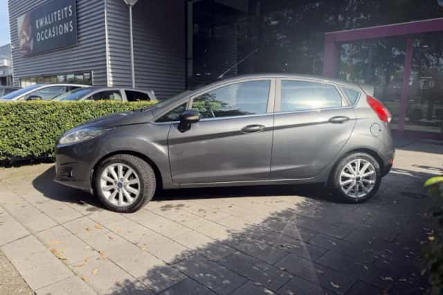 Ford Fiesta (2017) thumbnail 2