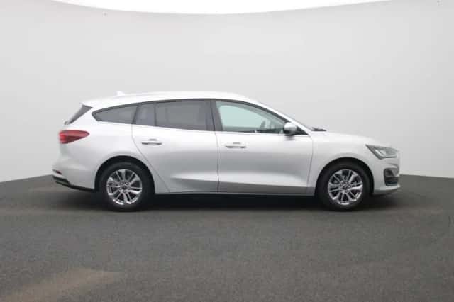 Ford Focus (2023) thumbnail 6
