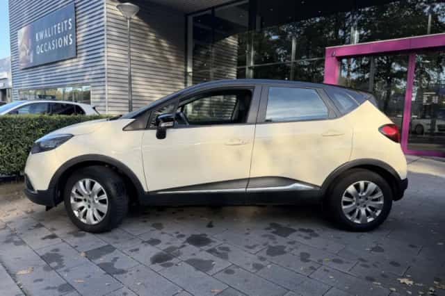 Renault Captur (2015) thumbnail 2