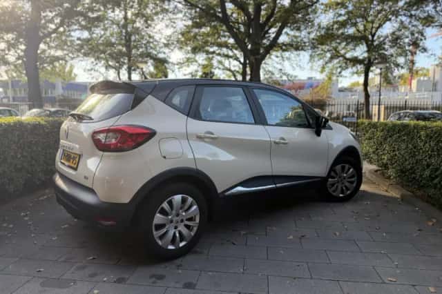 Renault Captur (2015) thumbnail 3