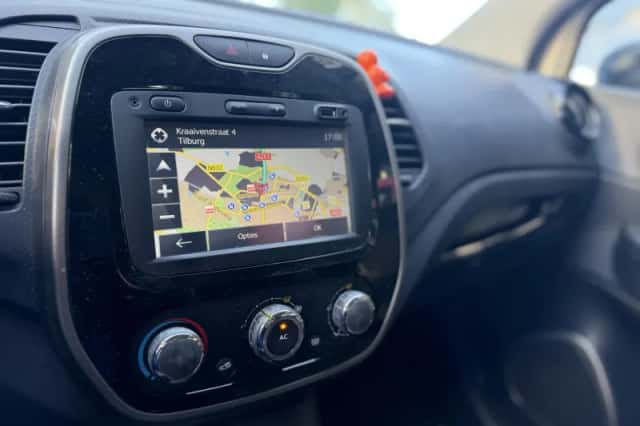 Renault Captur (2015) thumbnail 6