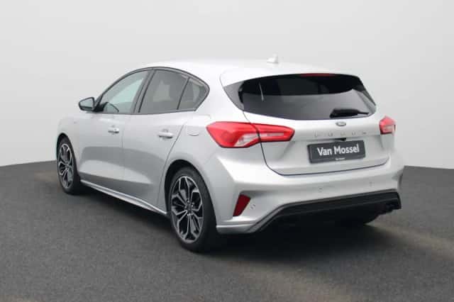 Ford Focus (2020) thumbnail 2
