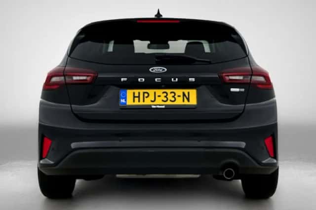 Ford Focus (2023) thumbnail 3