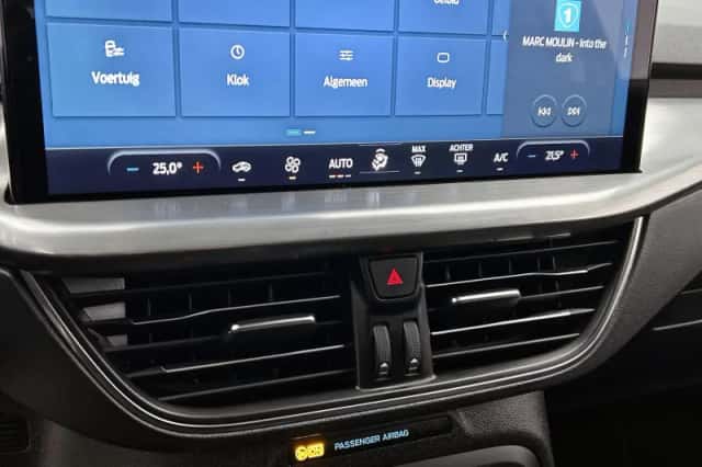 Ford Focus (2023) thumbnail 23
