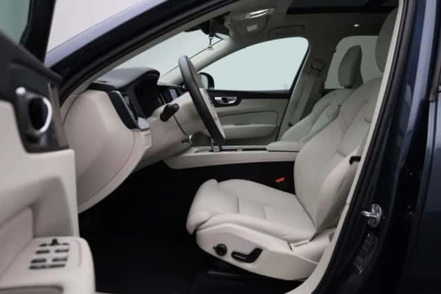 Volvo XC60 (2023) thumbnail 11
