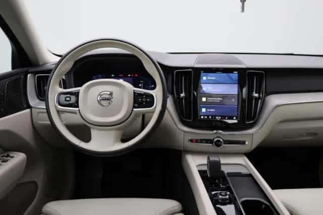 Volvo XC60 (2023) thumbnail 7