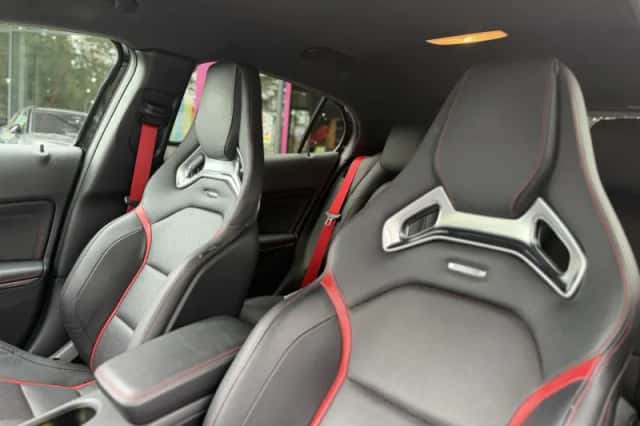 Mercedes-Benz GLA (2015) thumbnail 3