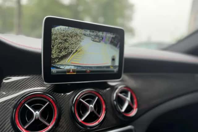 Mercedes-Benz GLA (2015) thumbnail 6
