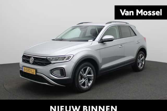 Volkswagen T-Roc (2022) thumbnail 1