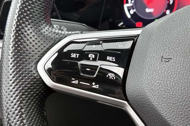 Volkswagen Golf (2021) thumbnail 6