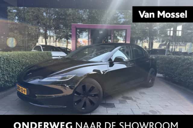 Tesla Model 3 (2024) thumbnail 1